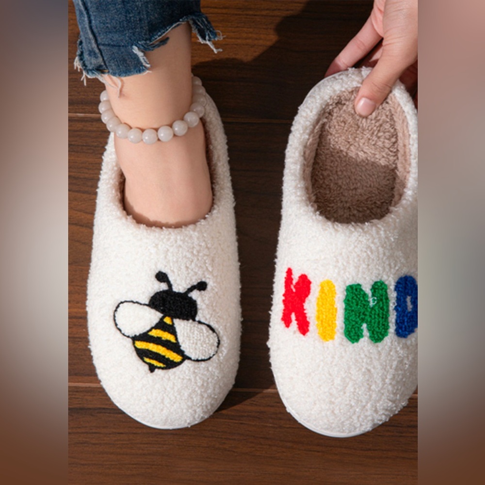 L/XL 10-11 Zenana Outfitters Cream Slippers with Bee and Colorful Kind Design
